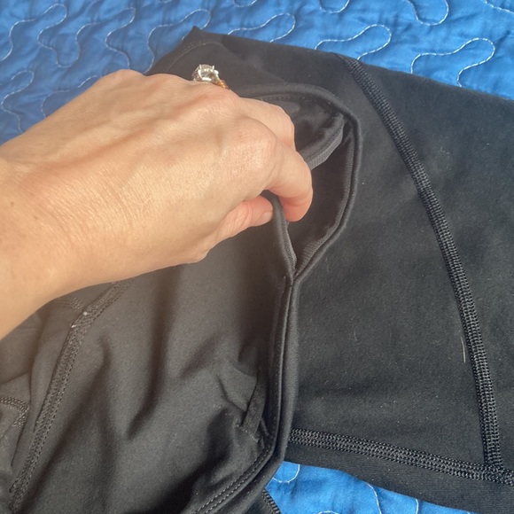 Lorna Jane small black fitness Capri leggings with mesh lace on bottom - Picture 5 of 10